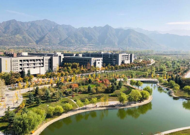 在西安这个名校云集的城市，西安财经大学算是非常普通的，但该校注重推动跨学科交叉融