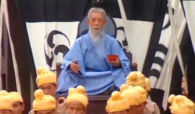 直到现在我才明白，为什么孙策不顾众人劝阻，一定要杀于吉！  

这就好比用半