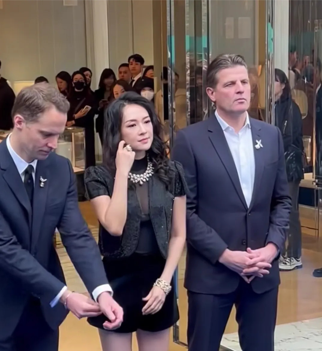 章子怡舒淇谁更美

















你敢信？国际章居然输给了舒淇