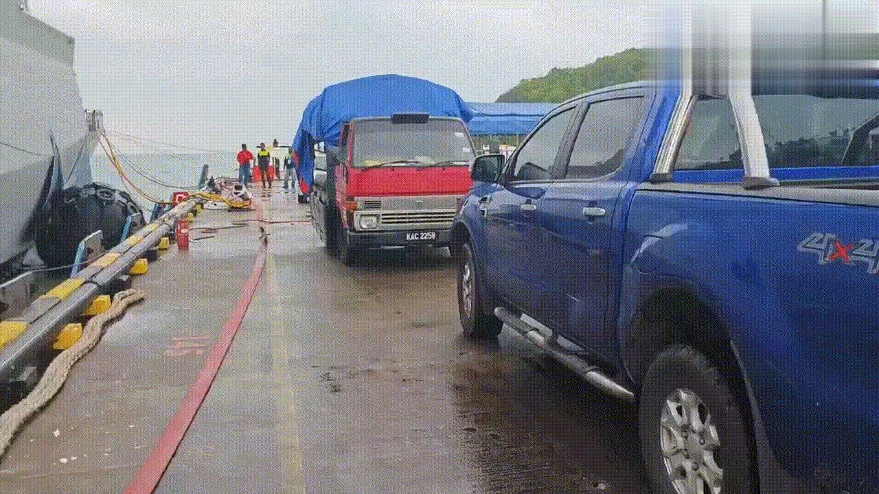 兰卡威防务展上，疑似印度护卫舰破了大洞，还能开回国吗？
恰逢印巴冲突结束后不久，