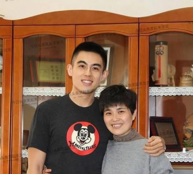 郭凯敏一家三口幸福合照











我的天哪！你们见过郭凯敏的儿子吗？