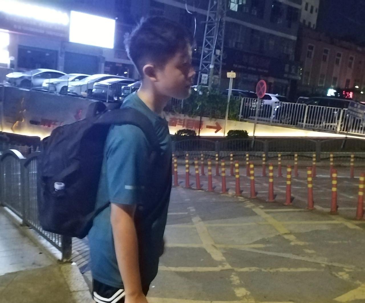 我想问问，
生男孩的家长们，
你们焦虑吗？
如果你们像我这样，
儿子已经15岁了