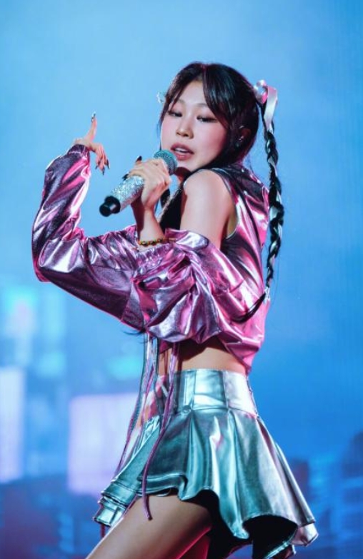 听说了吗？小沈阳的女儿沈佳润（艺名 NINA）要在韩国出道当歌手了！

她小时候