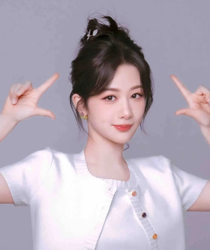 我有预感，杨紫以后的路不好走了
原因很简单，不是因为她演技不好
也不是因为她吃不