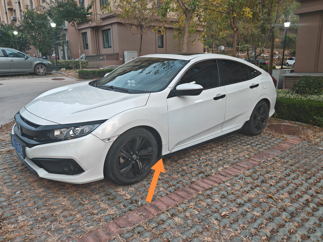 思域异响分享
最近每次停车等红绿灯或者堵车的时候就有异响，今天回家没熄火一开门更