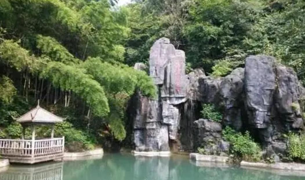 蒋介石多次破坏毛主席祖坟，毛主席以德报怨，派粟裕保护老蒋祖坟
1949年4月22