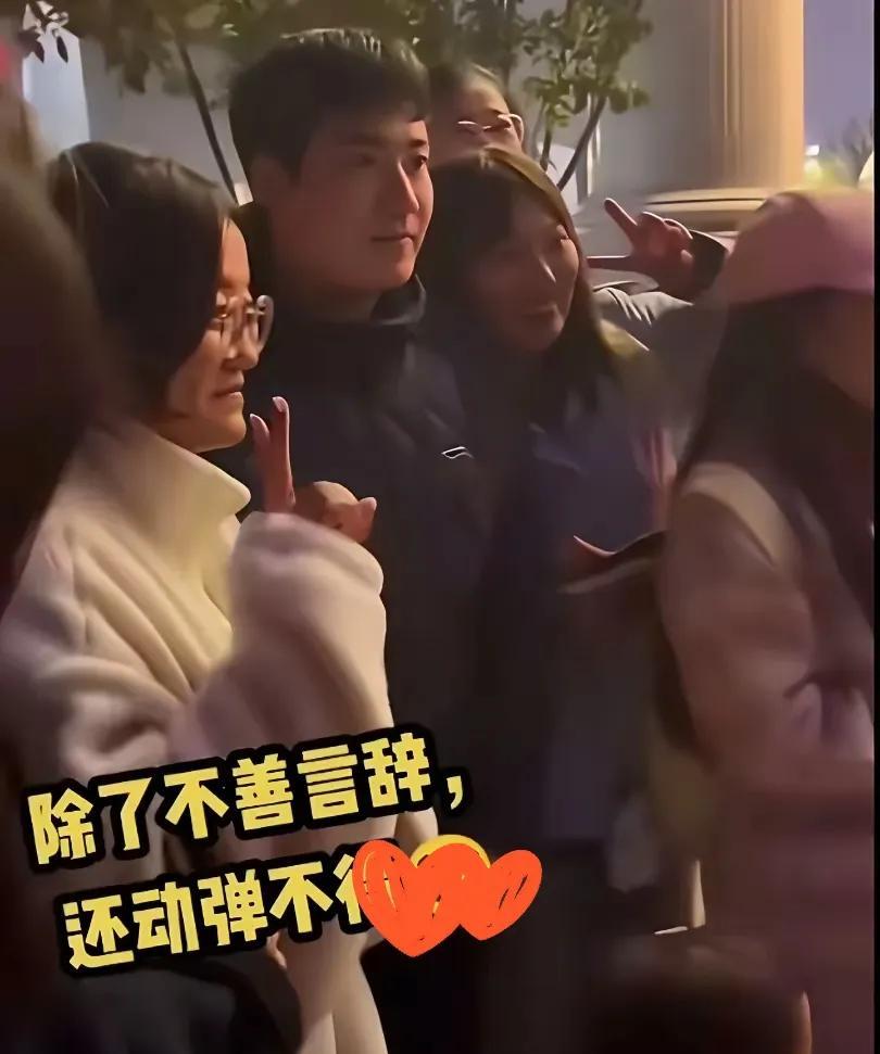 梁靖崑也是很招人
喜欢的
乒超联赛第三阶段
新疆即将开打
梁甜甜抵达乌鲁木齐
那