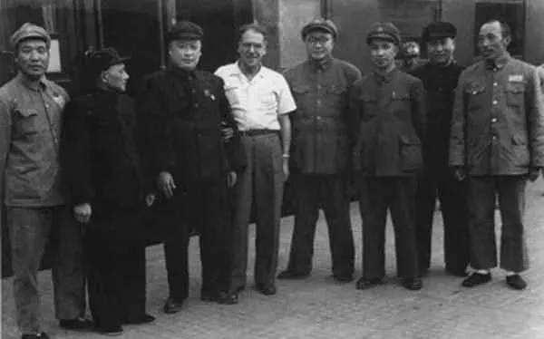1984年2月5日，粟裕将军逝世，在临终之前他特地嘱咐妻子楚青：我很快就要走了，