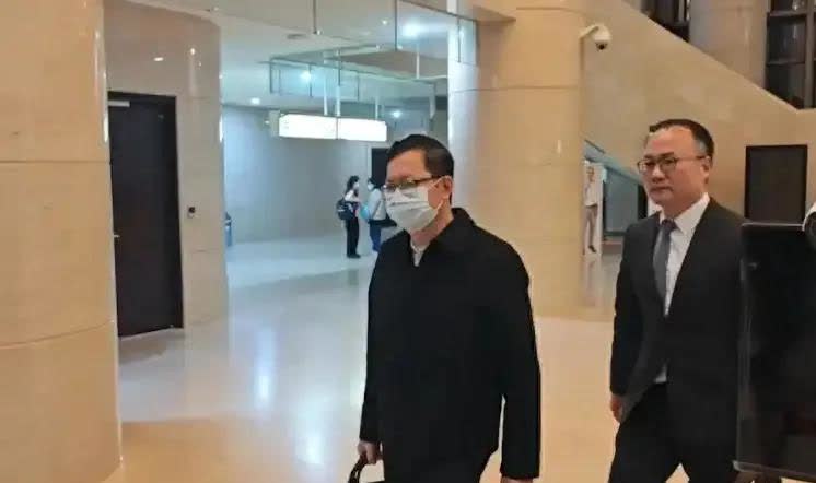 桃园市前市长郑文灿涉贪污被诉，原定2023年3月18日开庭的庭审，因审判长江德民