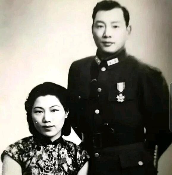 国民党中将宋希濂和冷兰琴结婚后，对这个妻子是又爱又怕。在冷兰琴随军时，宋希濂每天