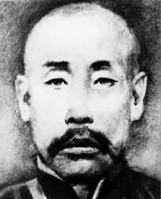 ☆1939年，八路军战士在刺死七个鬼子后，已经精疲力尽了。这时，一个高大的日军朝