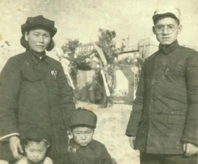 1937年，太原兵工厂的刘贵福，听说八路军打了胜仗，就带16个工友投奔八路军，谁
