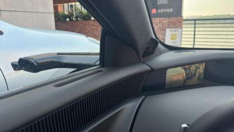 电子后视镜：开车像打游戏？这波操作真能让你“眼观六路”吗？