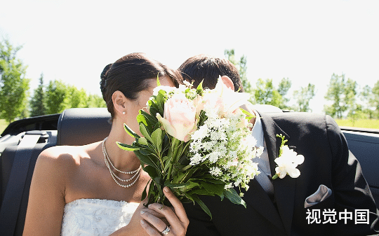 婚车到门口，舅哥拦路要八万八，新郎用生命给出了最终答案。