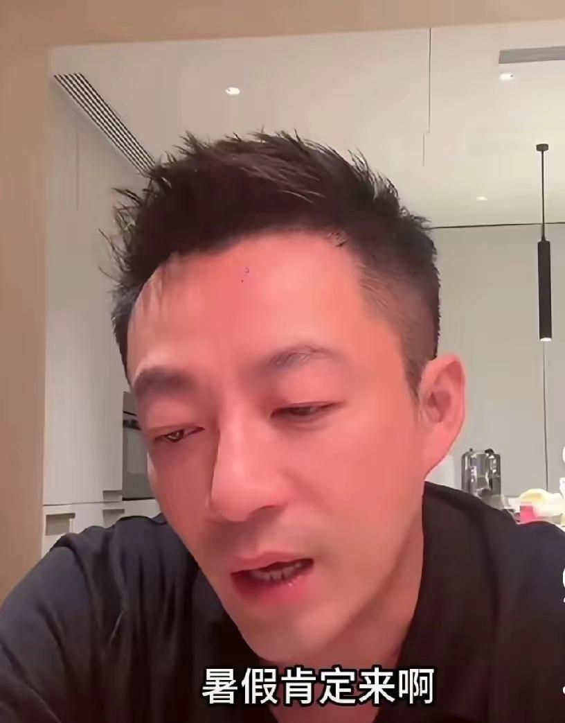 汪小菲透露暑假孩子回北京，不晒孩子们照片，遵照前妻大S的意愿。
