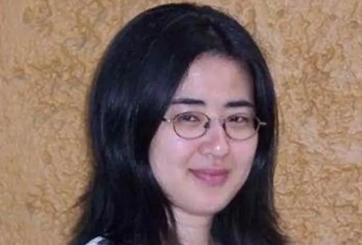 1999 年，28岁北大才女田晓菲嫁给53岁美国导师，父母气的咬牙切齿，但田晓菲