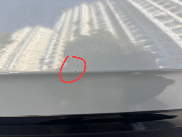 新车在地库被后车撞了一下
刚1000公里的新车，在地库排队出去被后车追尾了。车速