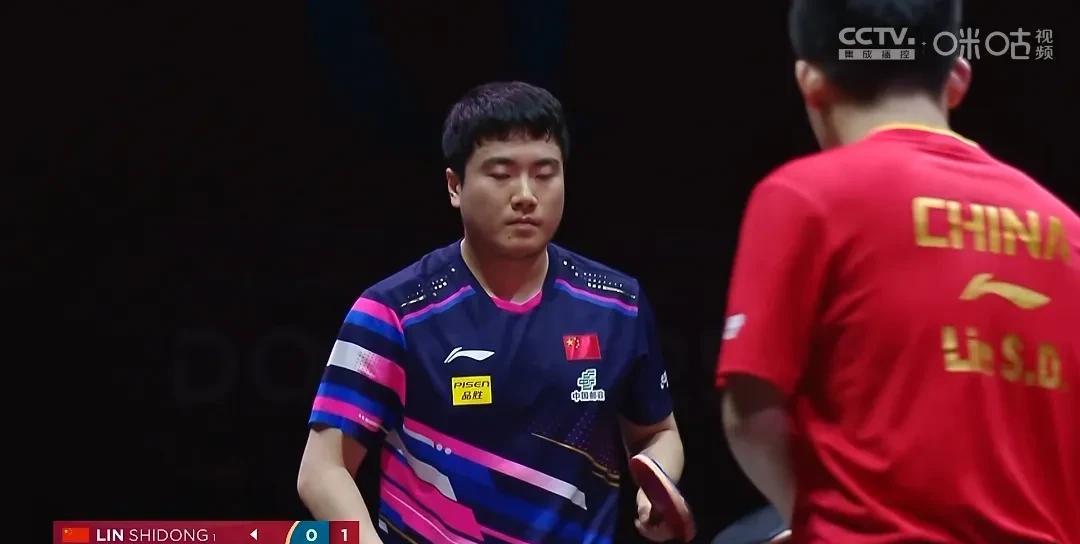 梁靖崑2-0林诗栋
从未见过高抛发球都使出来了，
菜谱可见没少准备，
