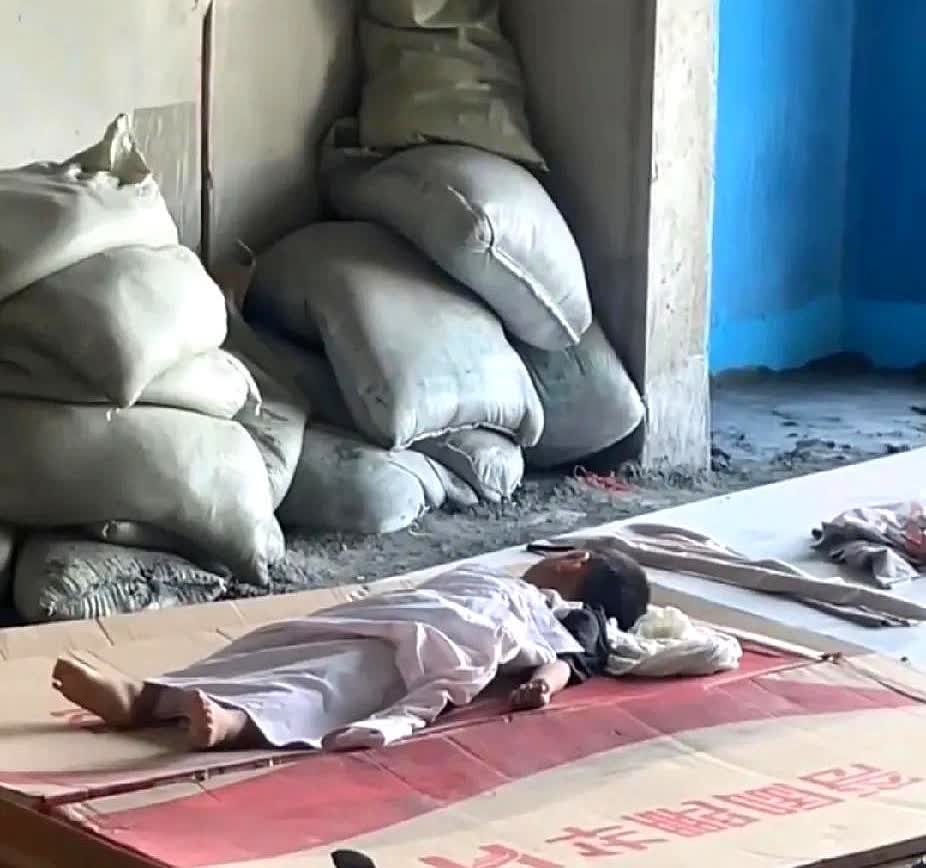 6月15日，河南一女子周末在家被隔壁装修声吵得头疼，孩子写作业也无法安心，写的乱
