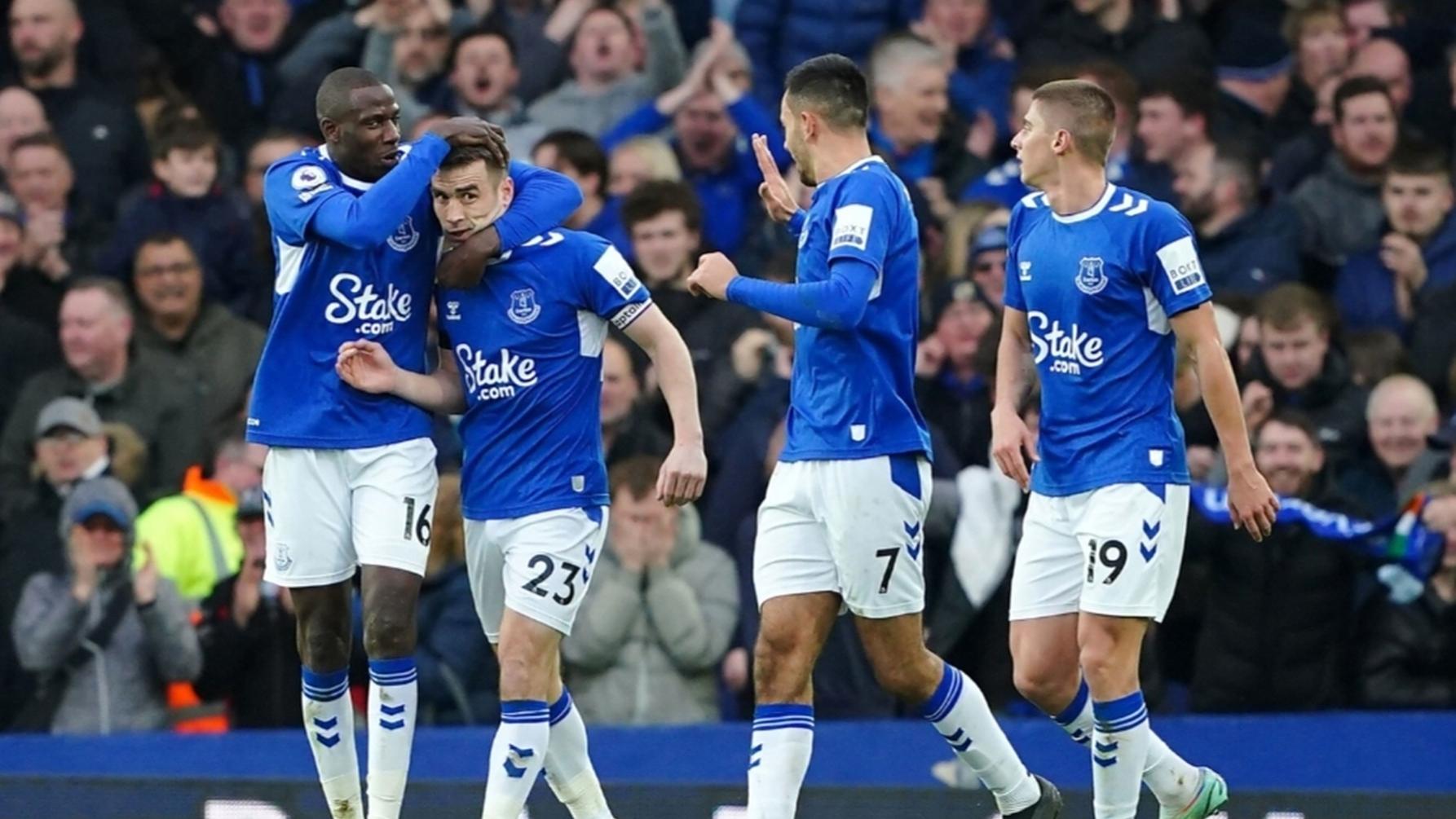 英超黑马挑战老牌劲旅，桑德兰主场迎战埃弗顿