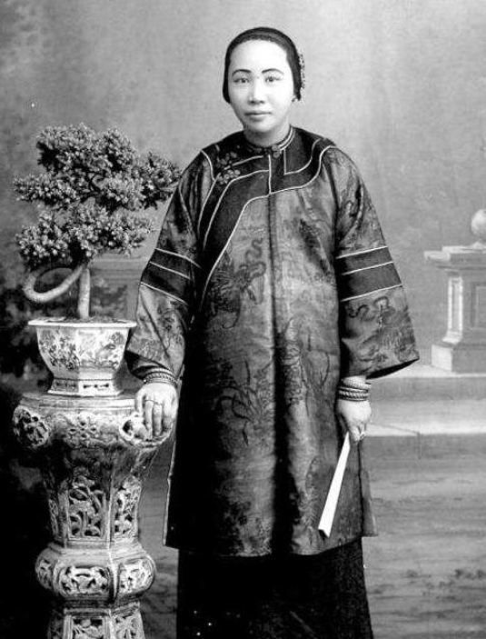 1864年，张之洞一脚踢死了深爱的妻子，事发后岳父一家大怒，却还是放过了张之洞，