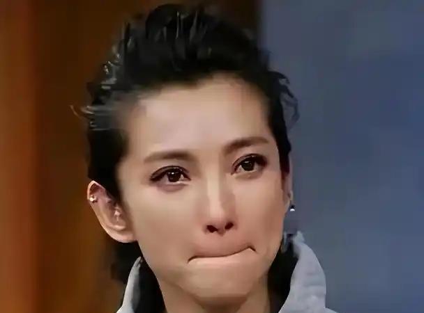 [浮云]1999年，42岁的地产富商石涛看上了李冰冰。为了抱得美人归，石涛送上3