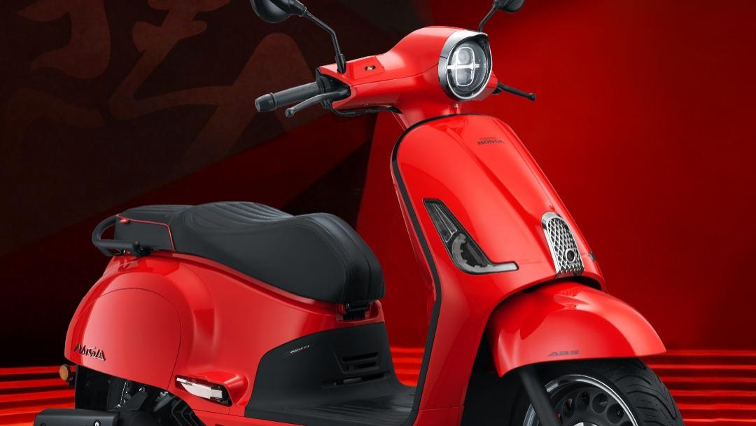 售价15880元，本田系新年限量版复古踏板来了，一身红装很喜庆！