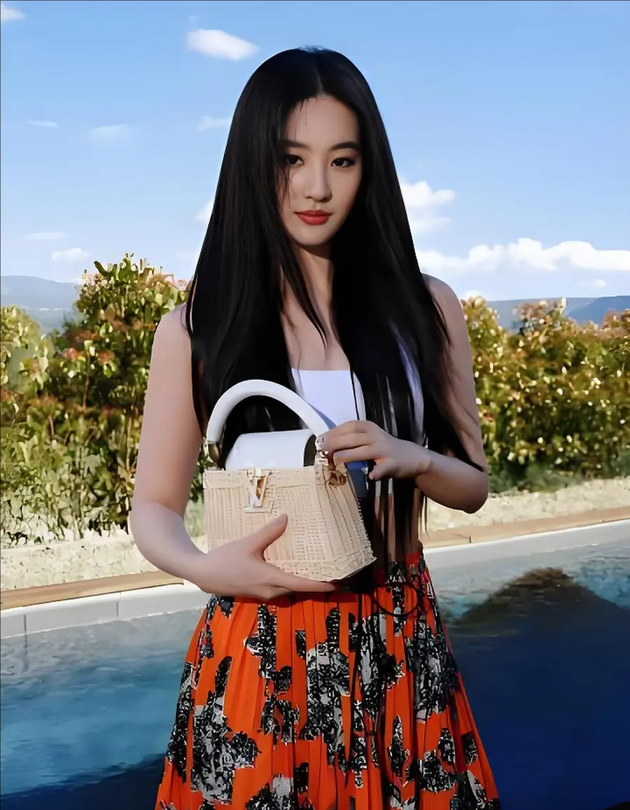 时光对她太温柔！刘亦菲37岁美过当年“小龙女”
