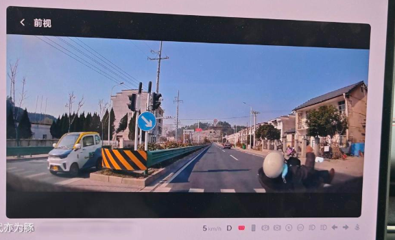 小米su7标准版AEB功能失效
事故场景:国道限速60kph，对方两轮车十字路口