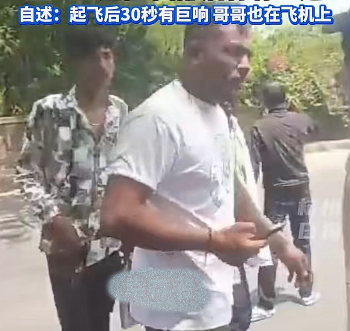 印度客机坠机，
1名幸存者可能再也不想坐飞机了吧？
他被发现时是自己走着出来的，
