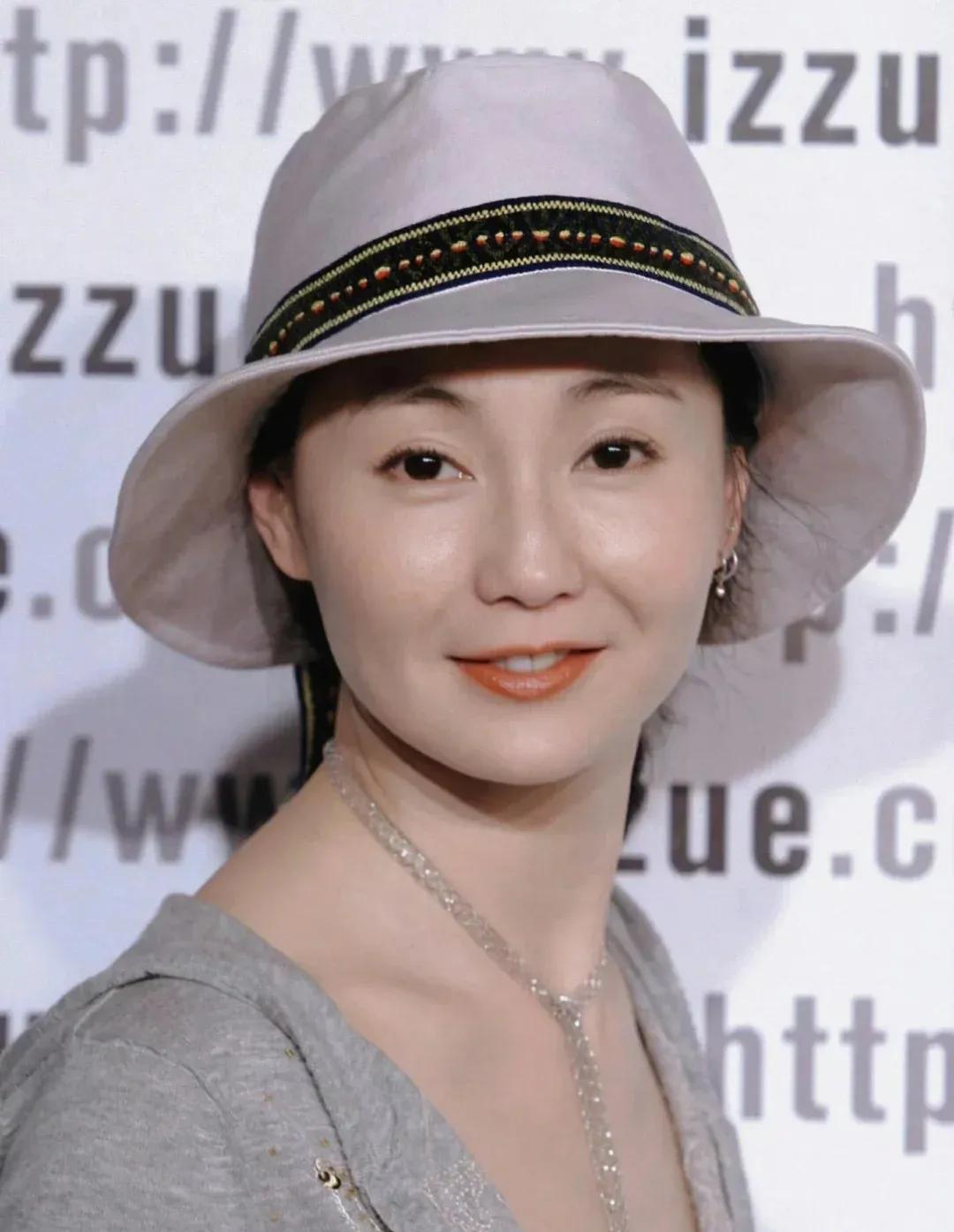 张曼玉淡妆好松弛恬静，气质太特别了。#张曼玉#