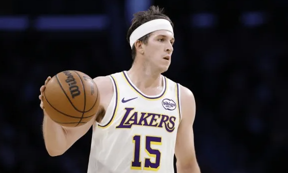 JJ-雷迪克在今日接受了采访，谈到了里夫斯的伤势情况。
雷迪克表示，奥斯汀-里夫