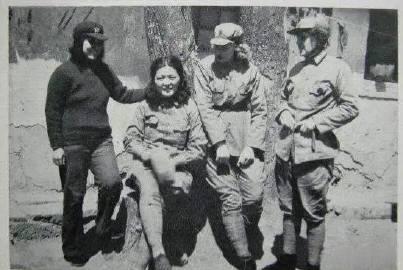延安第一美女，照片拍摄于1937年1月13日，地点是陕北延安。

当时，美国人史