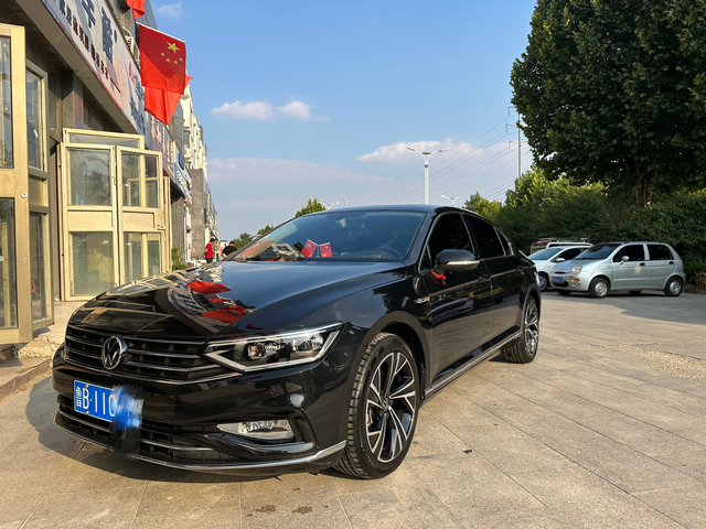 买迈腾没后悔
油耗低是因为大部分是高速，音响音质也挺好，就是车机死机很烦。