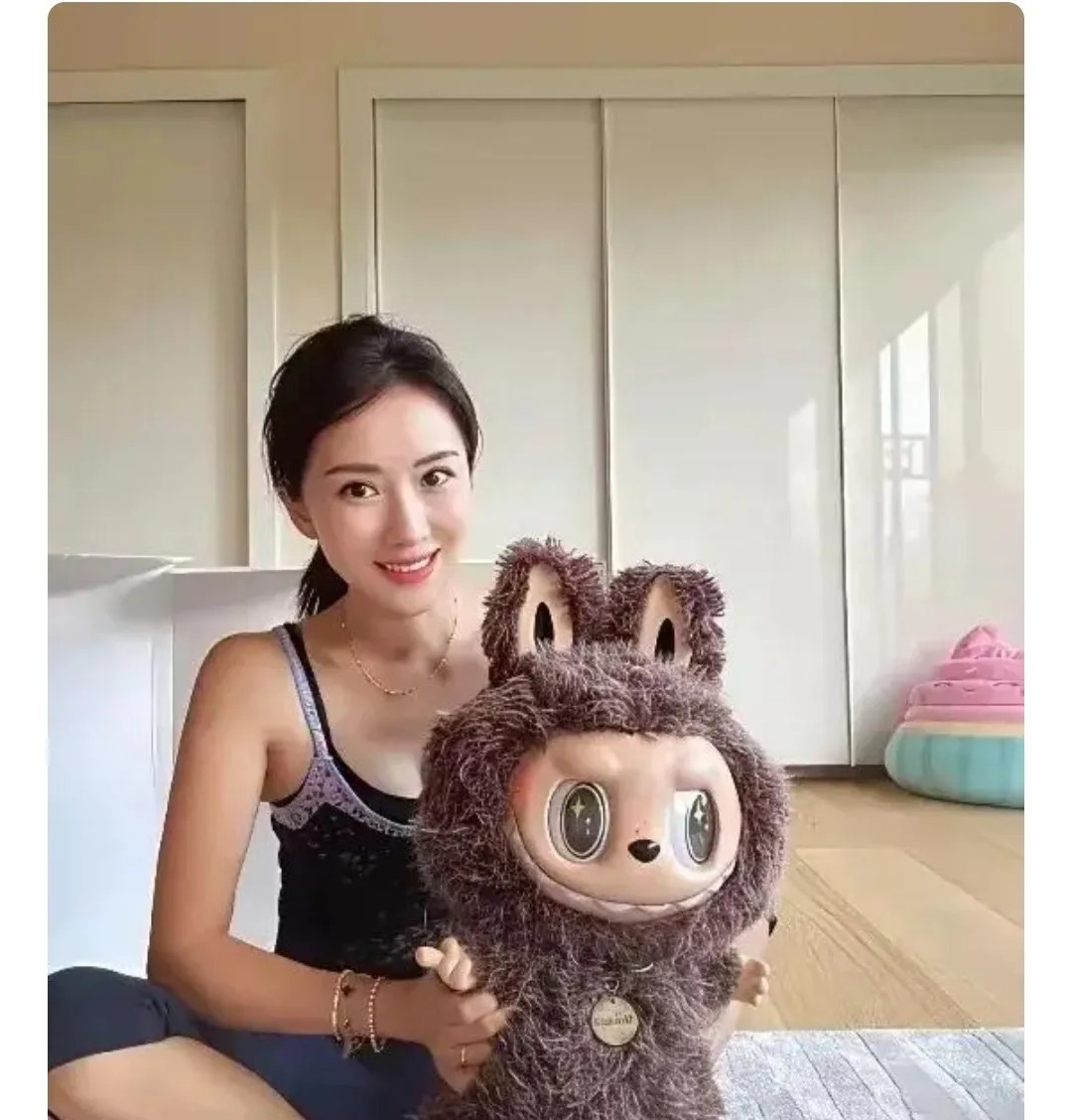 哇，李念的LaBuBu好大呀，这才是真贵妇的玩具。