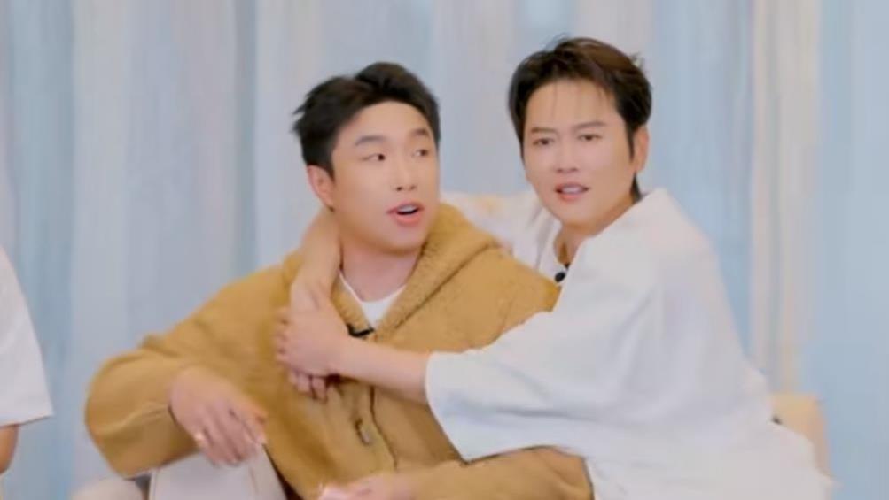 德云社何九华新年开箱首演，和副总烧饼搭档，还真被孔云龙说中了