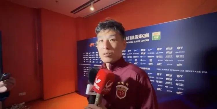 武球王回归，没有十分惊艳的表现，因为一次禁区内摔倒还吃了一张黄牌，错过一次头球得