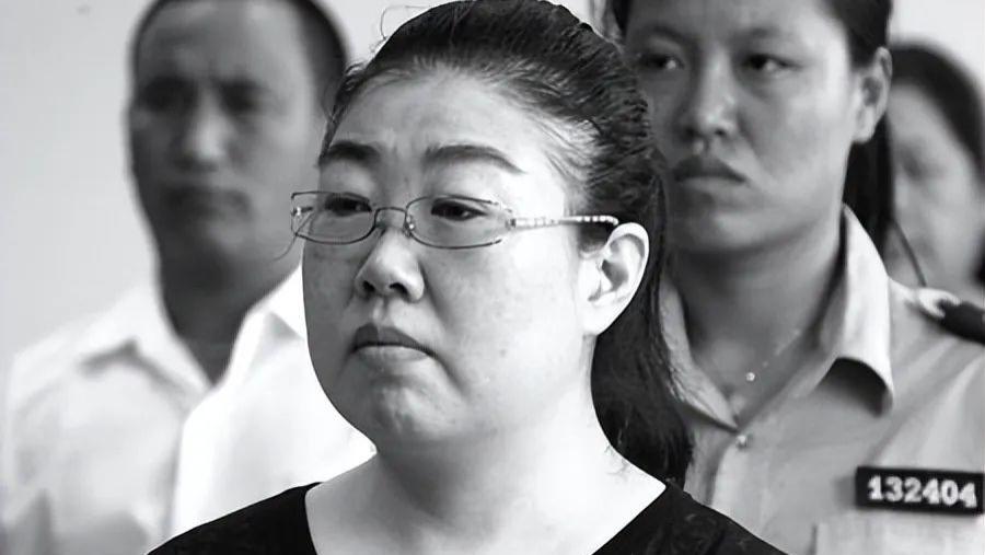 “骗官书记”王亚丽，编造身份和工作经历官至厅级，还妄图霸占石家庄亿万富翁王破盘的财产