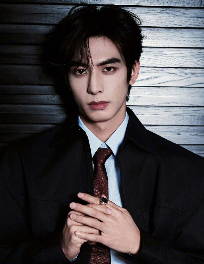 早期的宋威龙好权威！和白鹿曾合作过于正导演的《凤囚凰》，希望之后还可以二搭～ ​