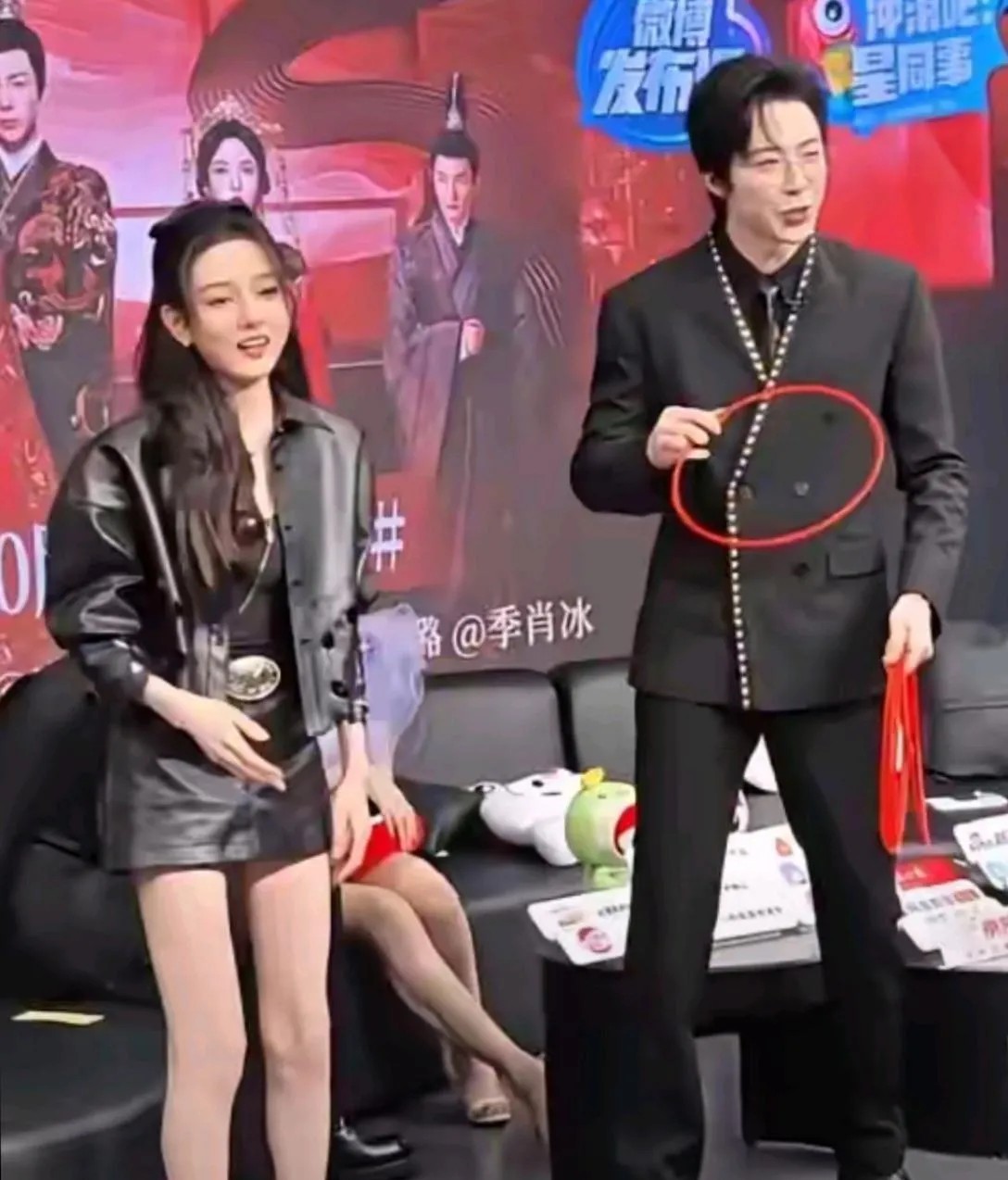 感觉刘宇宁耸肩驼背，细眉细眼，双腿罗圈站姿难看，与帅毫不沾边哈，你认为呢？