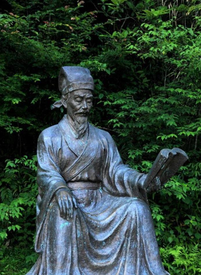 1182年，名妓严蕊被朱熹抓进大狱，狱卒扒掉了她的衣服，强迫她趴在冰冷的地砖上，