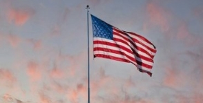 按耐不住了！美国准备破防了！
彭博社援引美国官员的话报道，未来几天美国或准备对伊