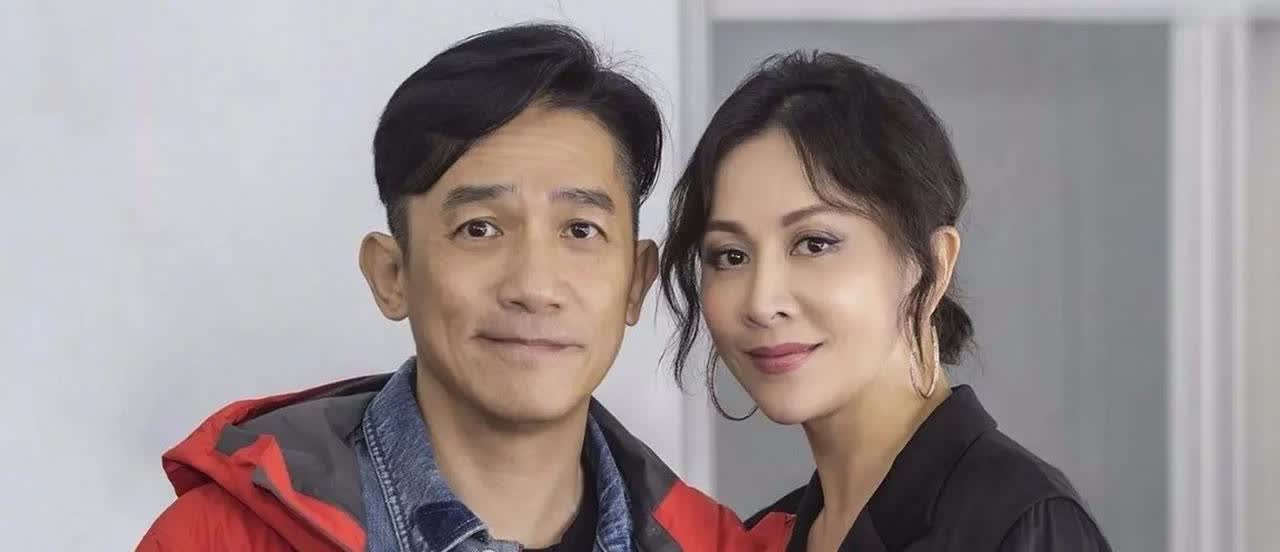 梁朝伟为什么会选刘嘉玲当老婆？
背后原因有3点：

1.性格，刘嘉玲是个情