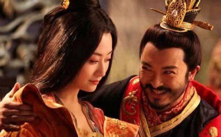 462年宋孝武帝刘骏宠妃去世，他痛不欲生，下令：“不准给爱妃下葬！”随后竟命人把