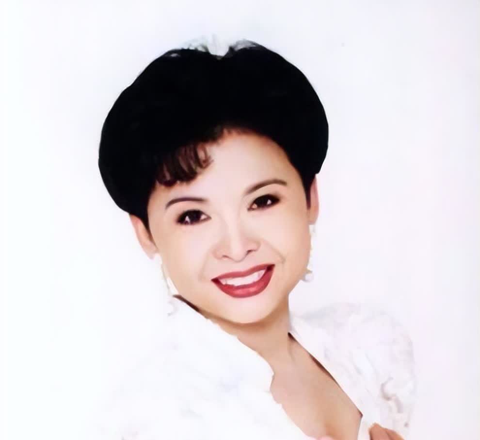 赖昌星喜欢的五位女明星，都被他害惨了
一、董文华
二、杨钰莹（歌手）
三、