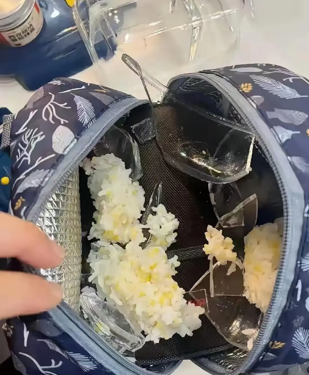 这下好了，挤个地铁，饭也没了


