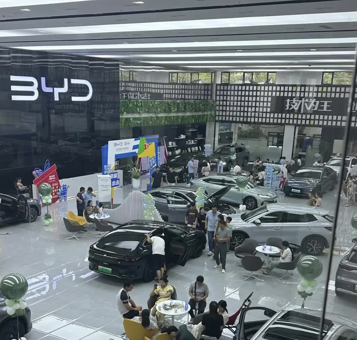 比亚迪4S店在各省的数量分布：
- 江苏省：117家
- 江西省：30家
