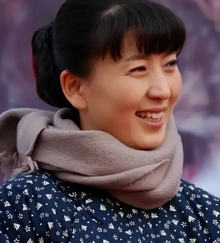 闫学晶奢侈风波这是闫学晶不仅嫌弃我们穷，还嫌弃我们不努力。 
 
作为东北人知道