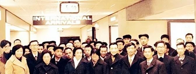 早在1978年，中美还没有正式建交，邓小平就在考虑送留学生去美国学习，彰显了他的