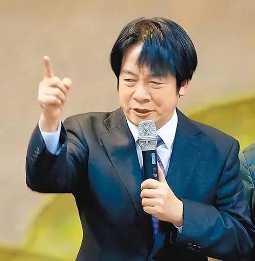 赖清德竟然公开称大陆为“境外敌人”，到这两个字没有？其实所有人都知道他这么做词来
